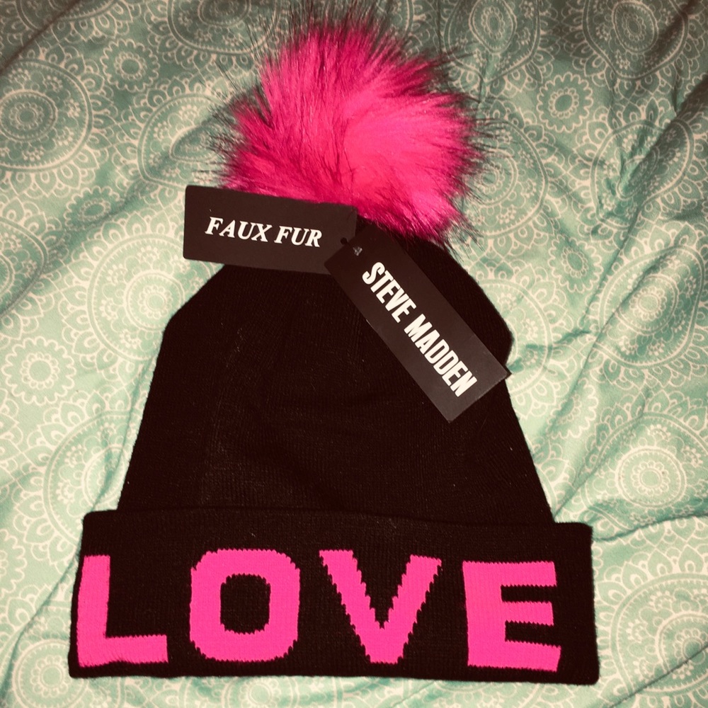 BLACK STEVE MADDEN LOVE BEANIE W/ PINK FAUXFUR 💝